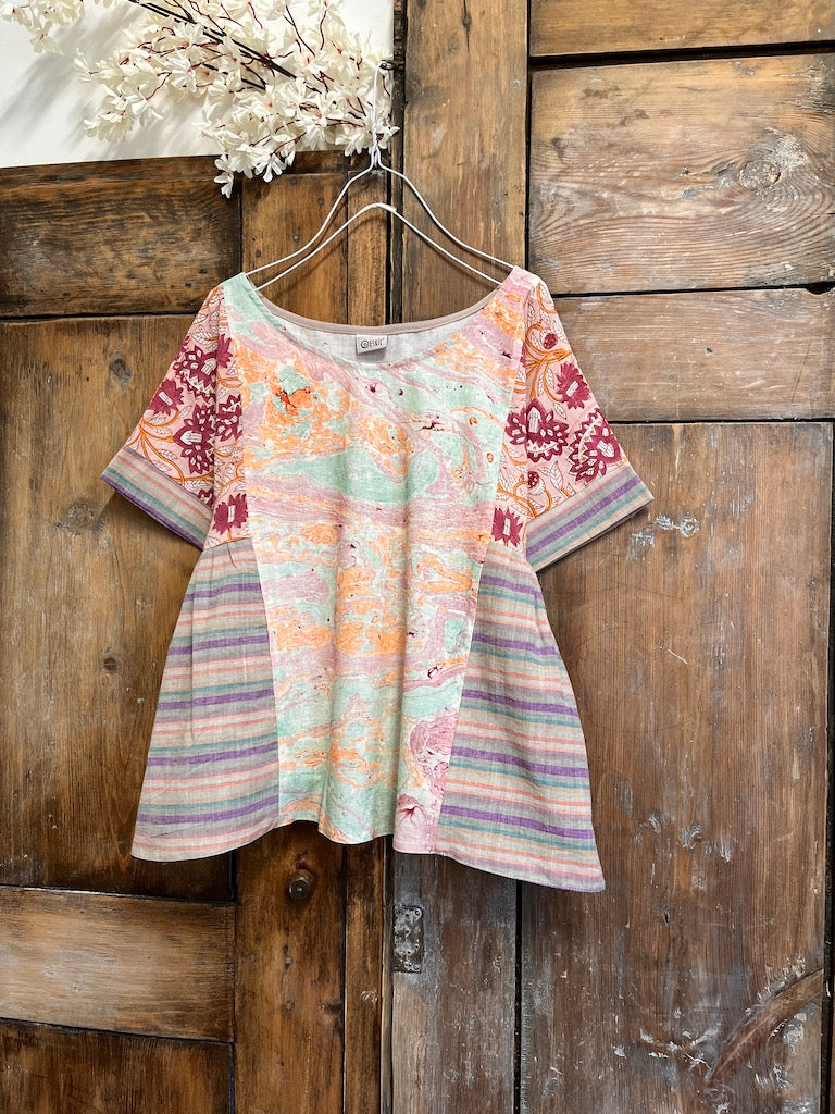 pembe desenli patchwork kısa kollu bluz