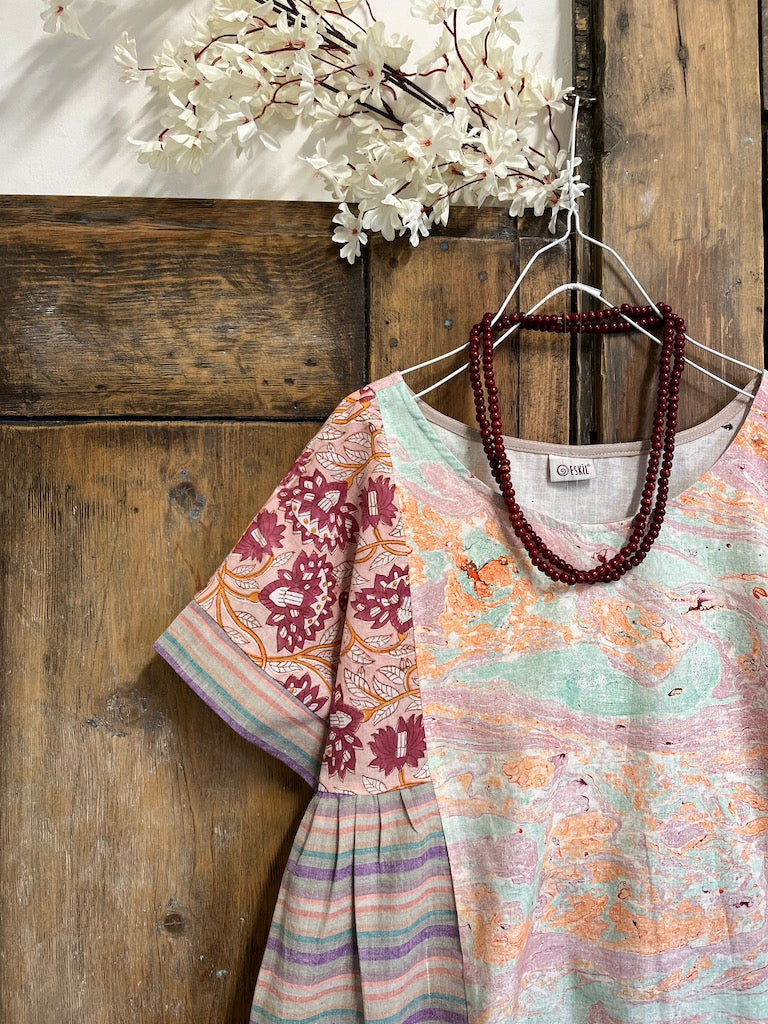 pembe desenli patchwork kısa kollu bluz