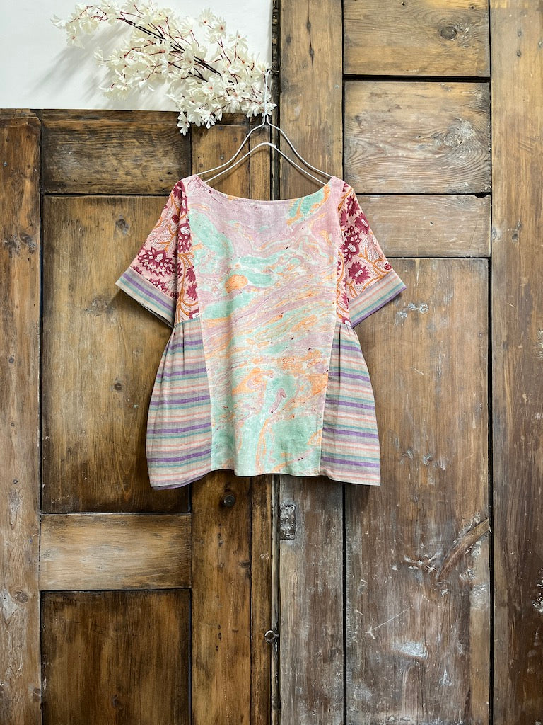 pembe desenli patchwork kısa kollu bluz