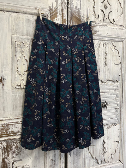 mavi kalın pileli etek