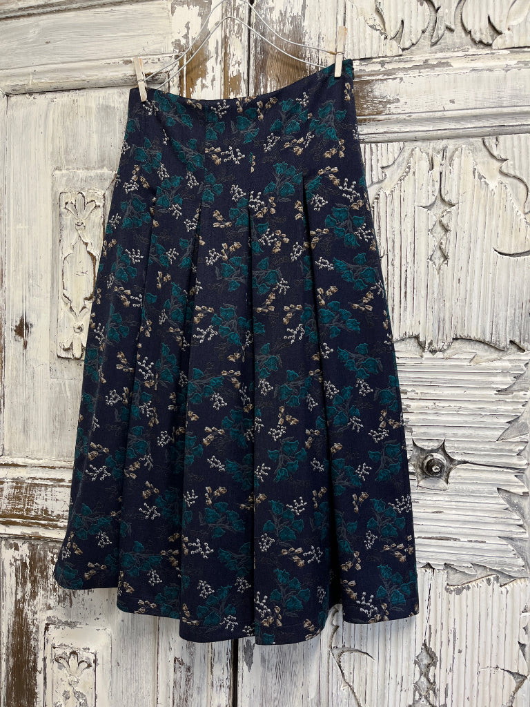 mavi kalın pileli etek