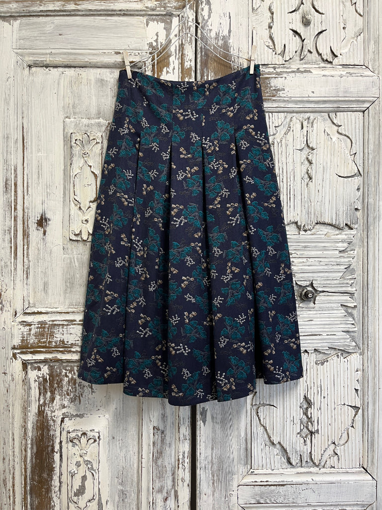 mavi kalın pileli etek