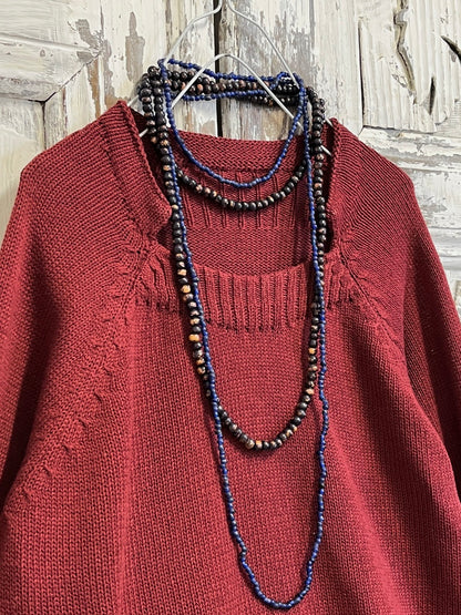 Bordo ribana yaka ve kol detaylı triko kazak