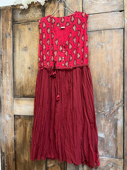 pamuklu kırmızı kolsuz elbise