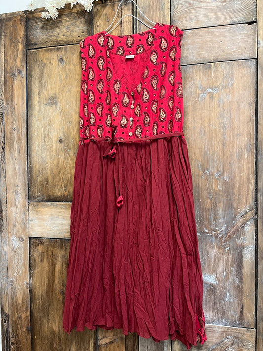 pamuklu kırmızı kolsuz elbise