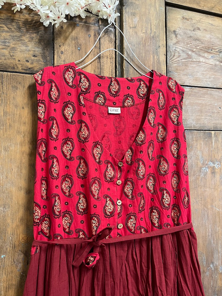 pamuklu kırmızı kolsuz elbise