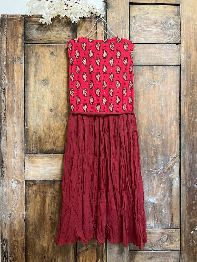 pamuklu kırmızı kolsuz elbise