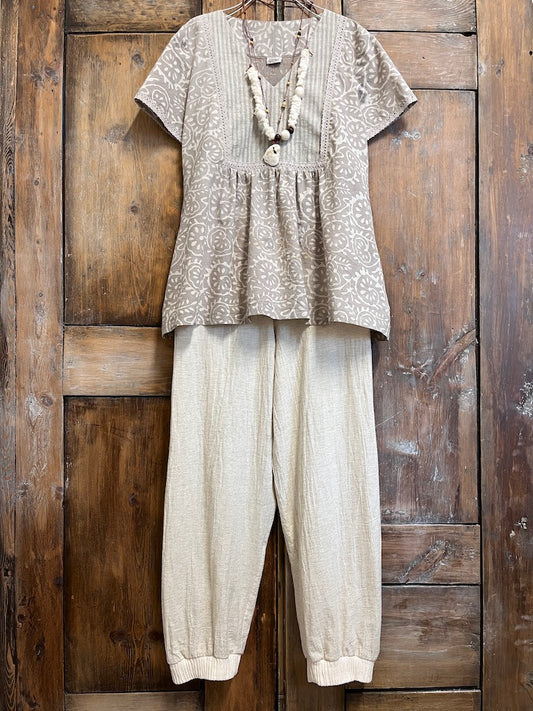 pamuklu bej kısa kollu desenli bluz