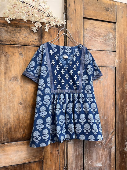 indigo pamuklu kısa kollu bluz
