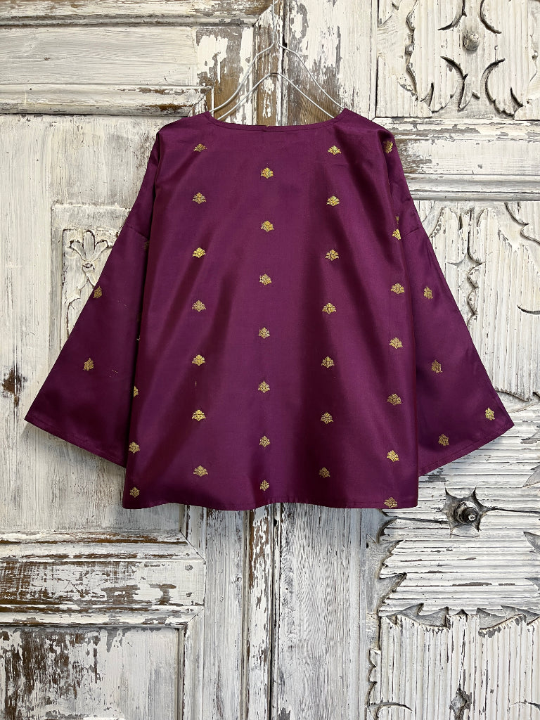 el işi süslemeli mor ceket
