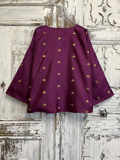 el işi süslemeli mor ceket