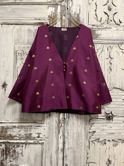 el işi süslemeli mor ceket
