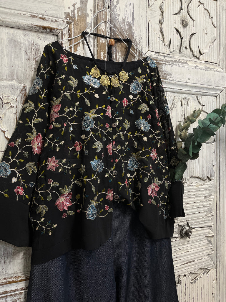 el işi süslemeli şık siyah ceket