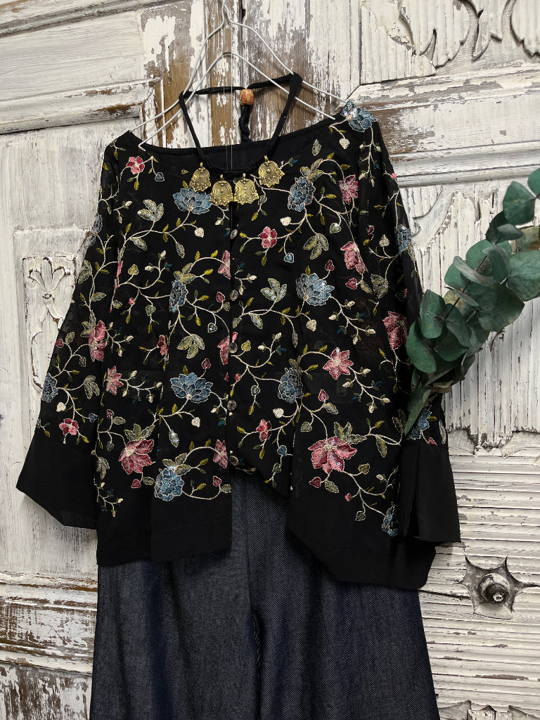 el işi süslemeli şık siyah ceket