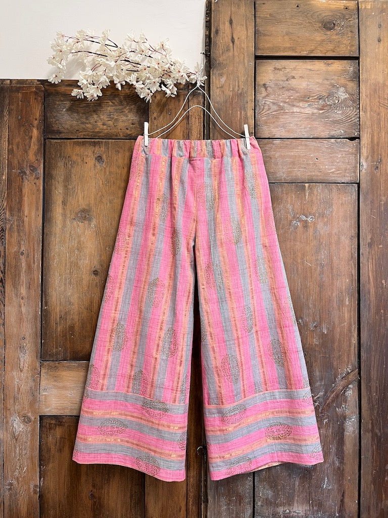 pamuklu pembe çizgili pantolon