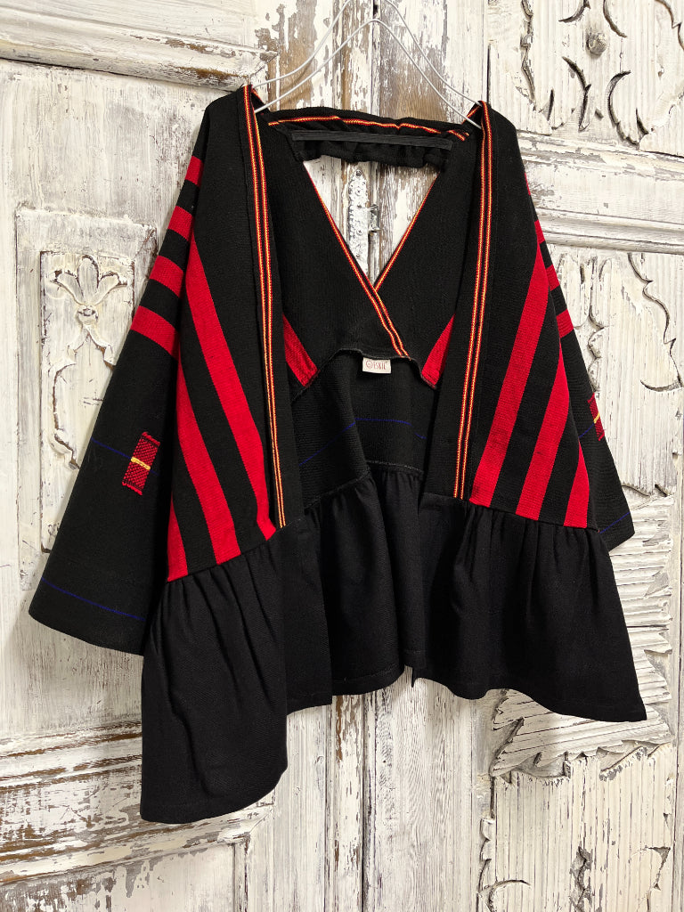 el dokuma kırmızı çizgili ceket