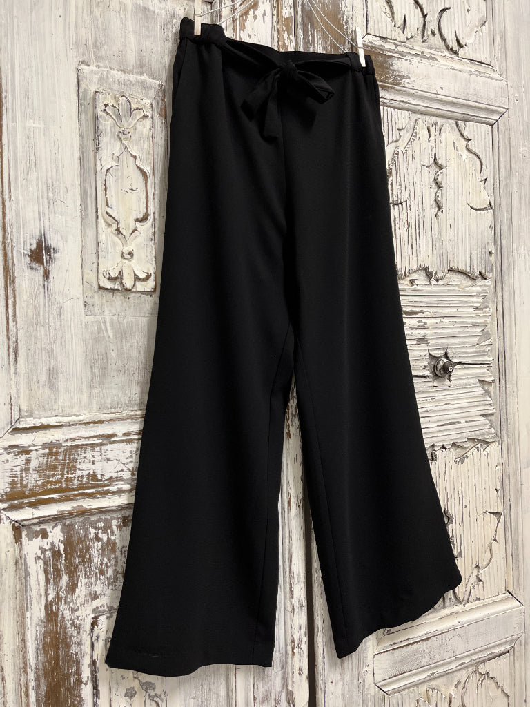 siyah kuşaklı pantolon