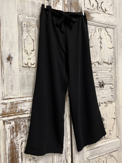 siyah kuşaklı pantolon