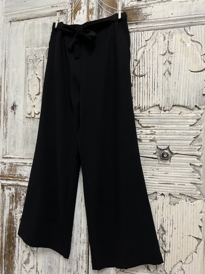 siyah kuşaklı pantolon