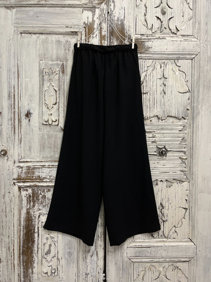 siyah kuşaklı pantolon