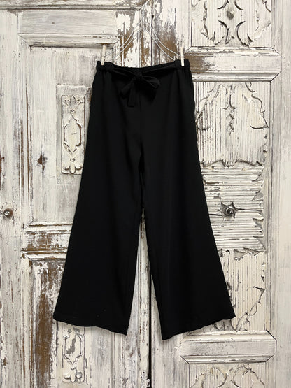 siyah kuşaklı pantolon