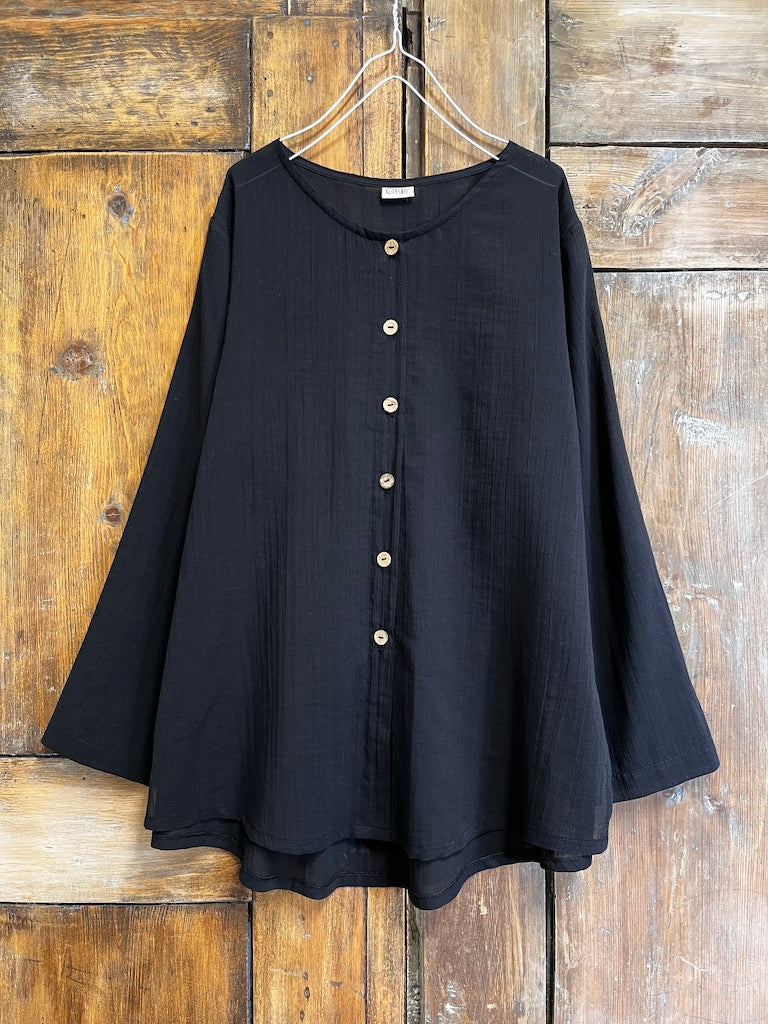 Uzun Önden Açık Siyah Bluz