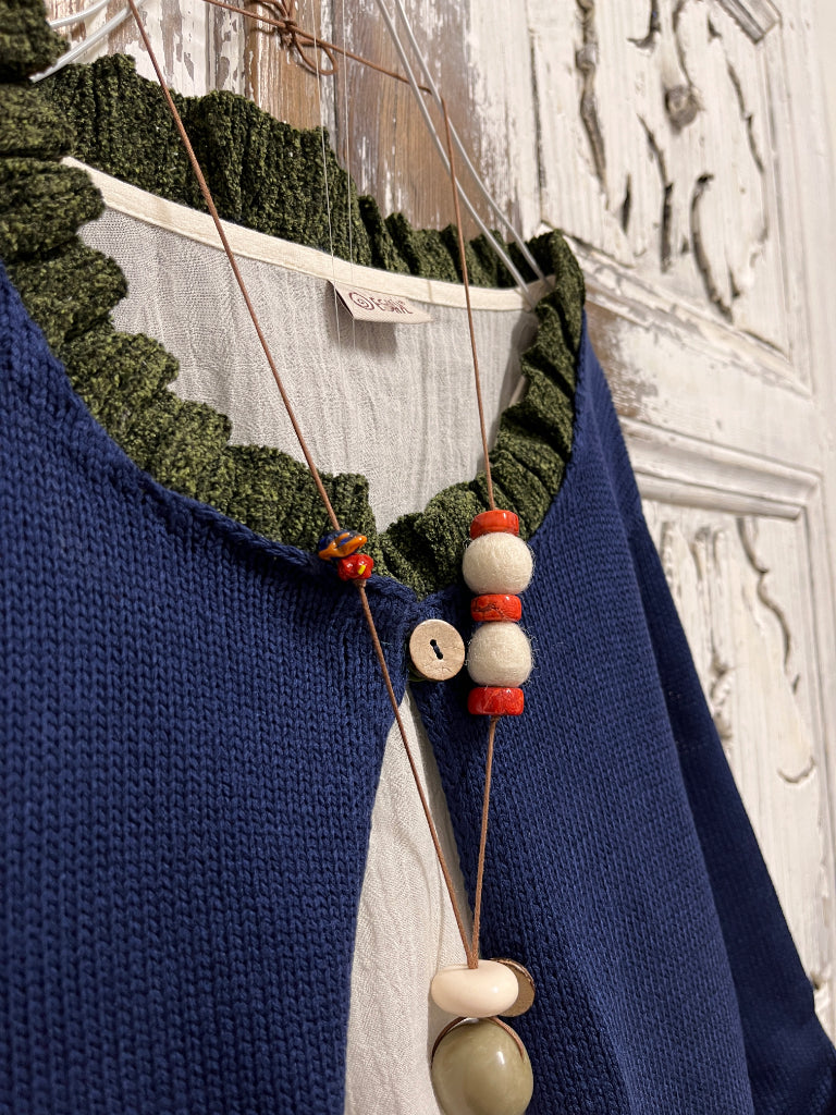 Lacivert triko hırka yakası ve kolu fırfırlı