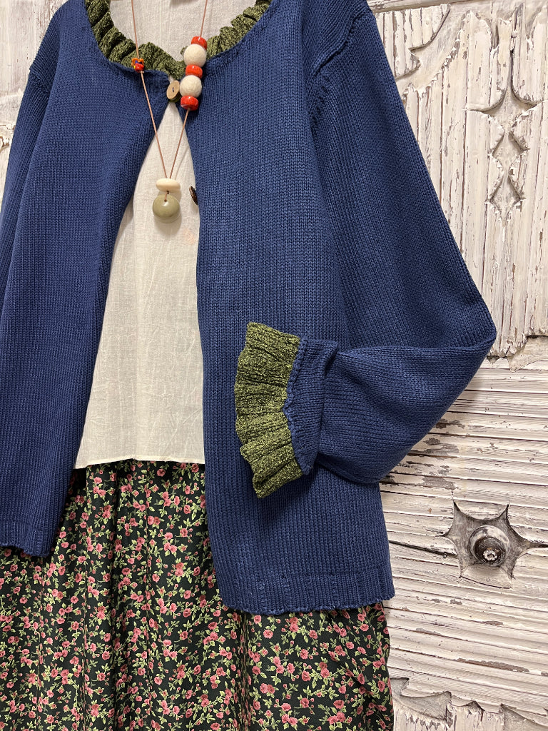 Lacivert triko hırka yakası ve kolu fırfırlı