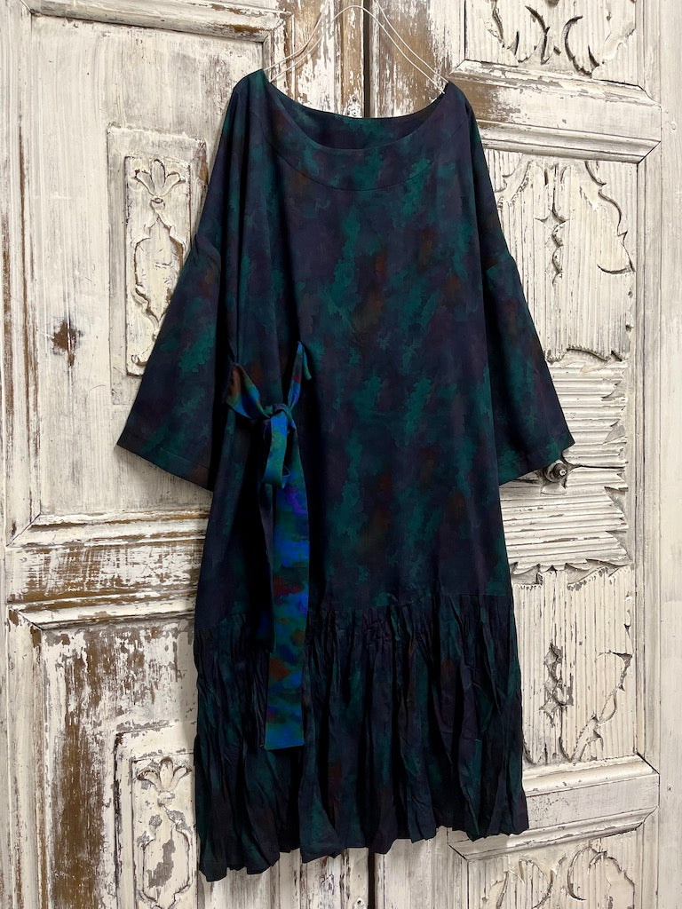 desenli elbise uzun kollu yandan bağlamalı