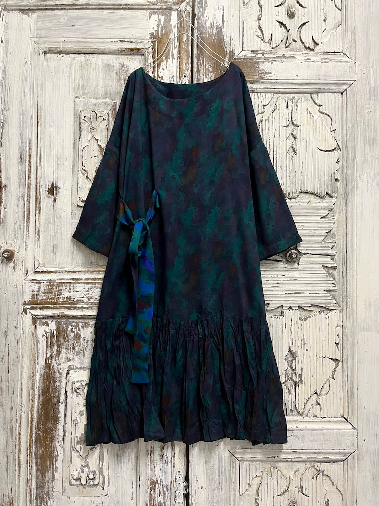 desenli elbise uzun kollu yandan bağlamalı