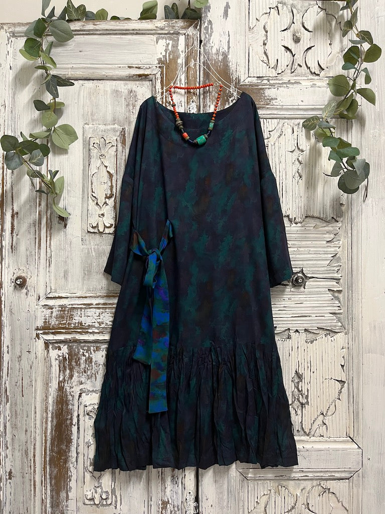 desenli elbise uzun kollu yandan bağlamalı