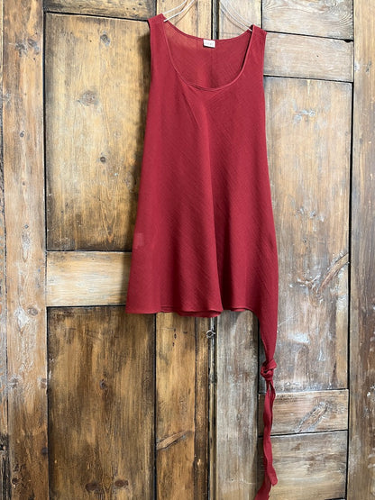 bordo pamuklu kolsuz asimetrik bluz