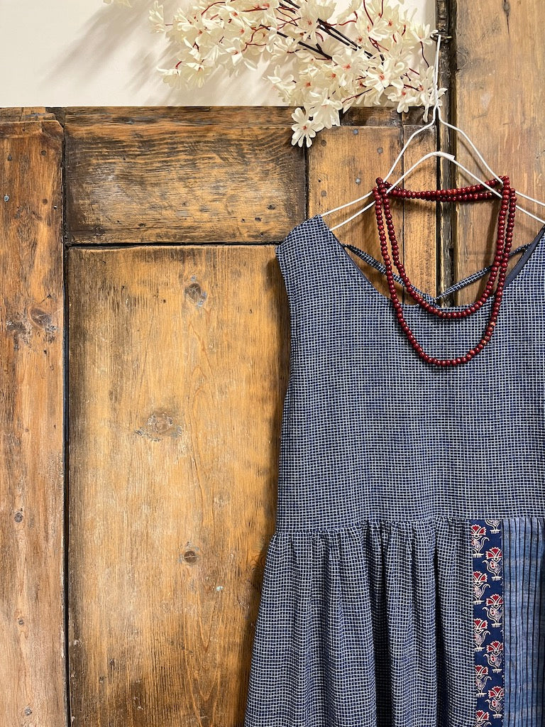 yırtmaçlı kolsuz pamuklu elbise