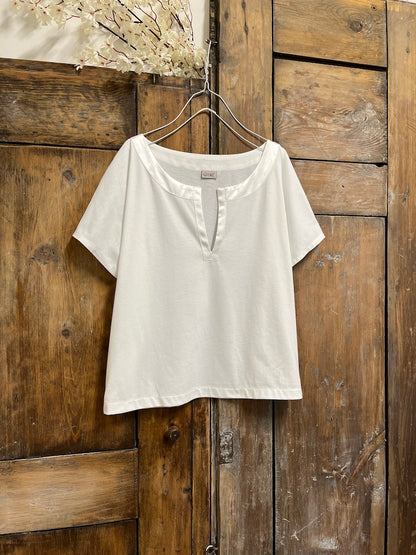 kısa kollu saten yırtmaç yaka pamuklu bluz