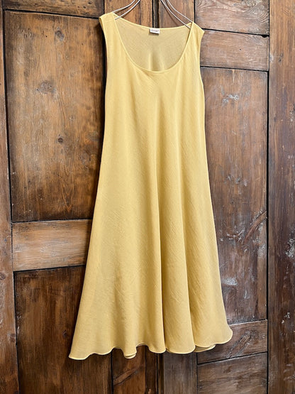 pamuklu kısa yırtmaçlı sarı elbise