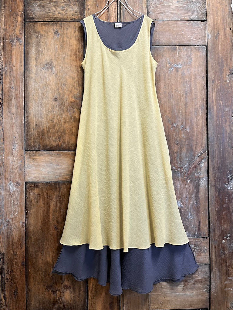 pamuklu kısa yırtmaçlı sarı elbise