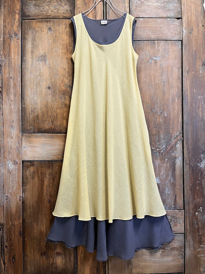 pamuklu kısa yırtmaçlı sarı elbise