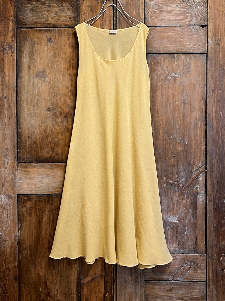 pamuklu kısa yırtmaçlı sarı elbise