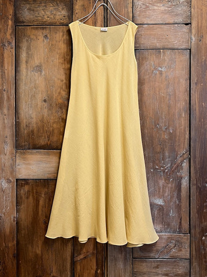 pamuklu kısa yırtmaçlı sarı elbise