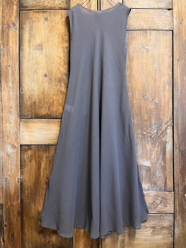 pamuklu uzun yırmatçlı antrasit elbise