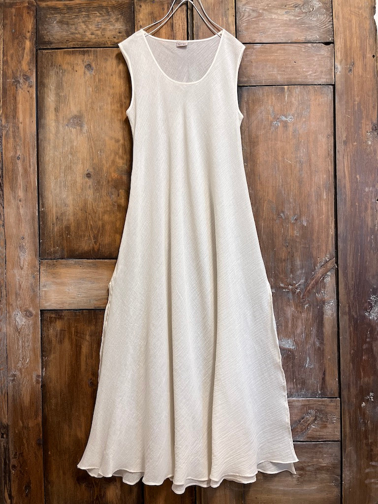 Yırtmaçlı Uzun Krem Elbise