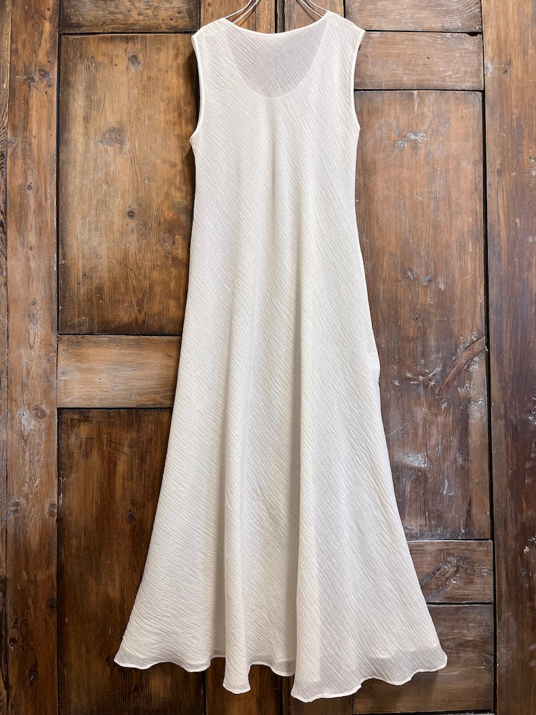 pamuklu uzun yırmatçlı krem elbise